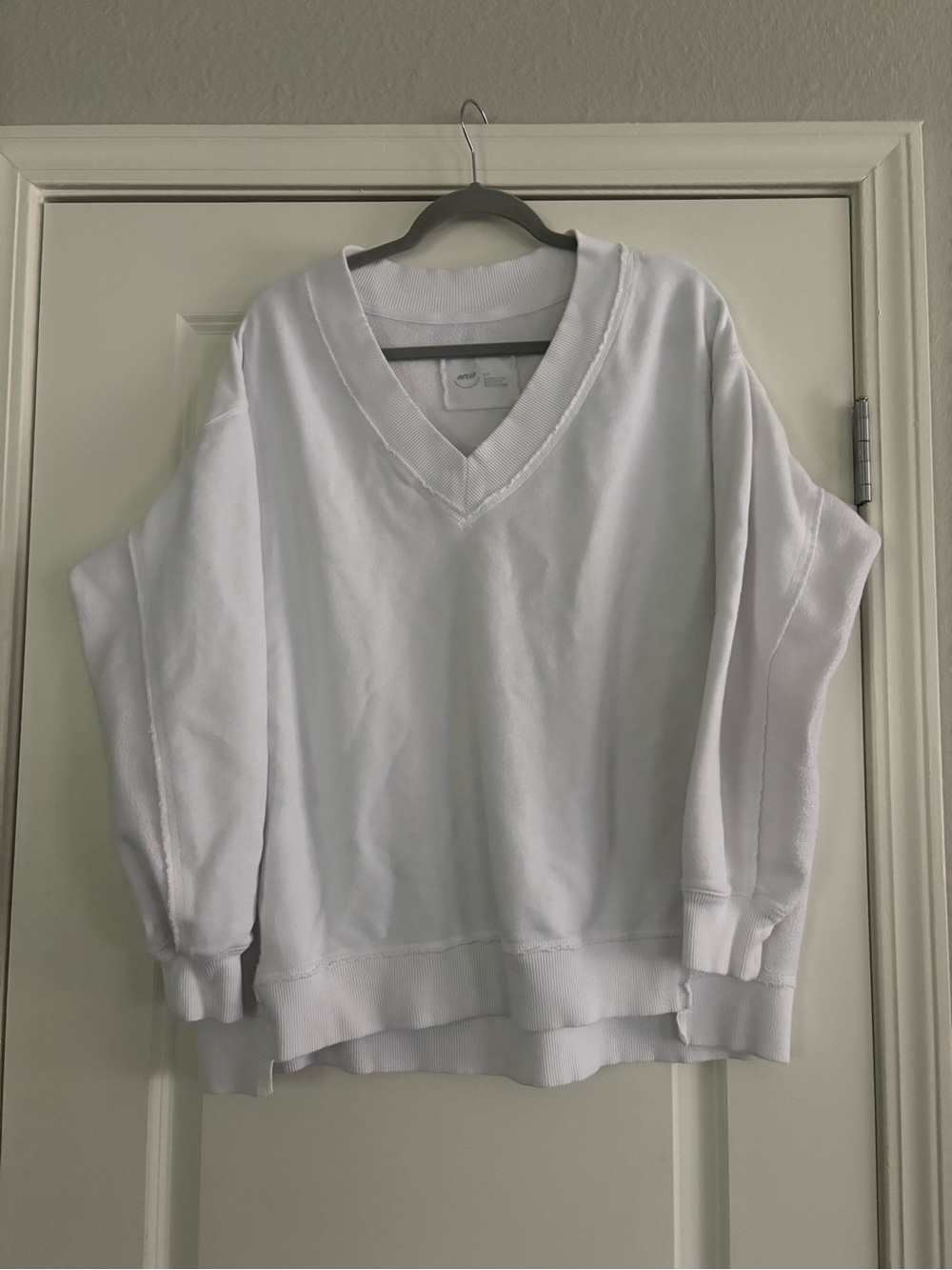 Aerie White V-Neck Oversized Sweatshirt with Raw Hem details Size Small